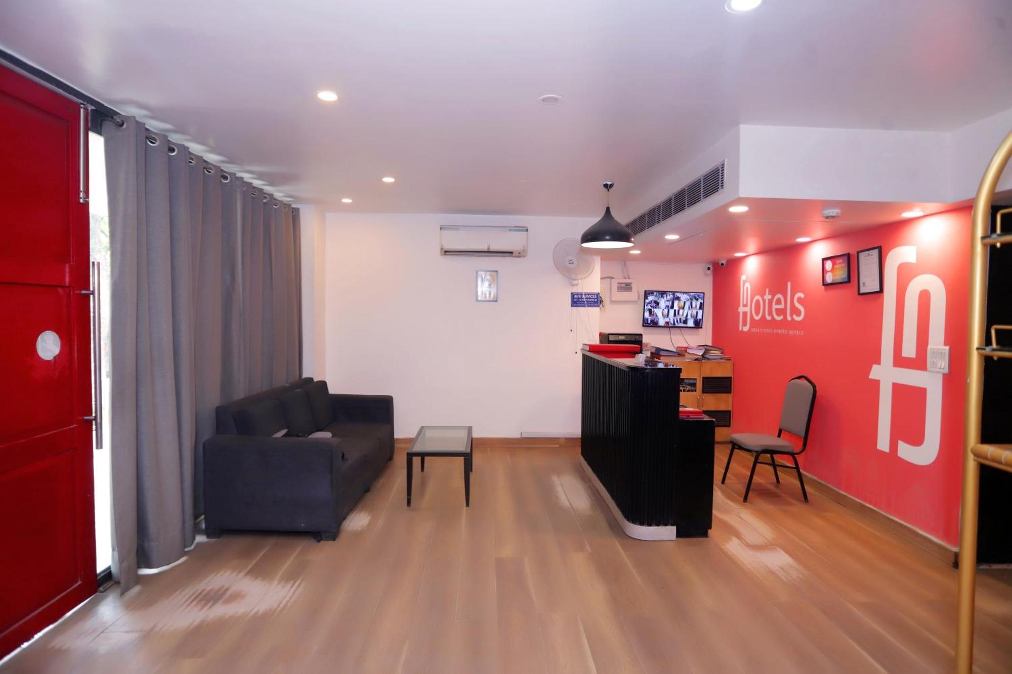 Hotel The Centrum - Nfc New Delhi Bagian luar foto